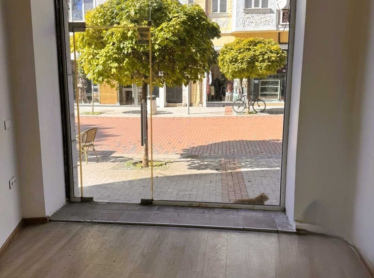 Дава се под наем Магазин в Варна, Център - 18 кв.м за 1275 € - Снимка #1