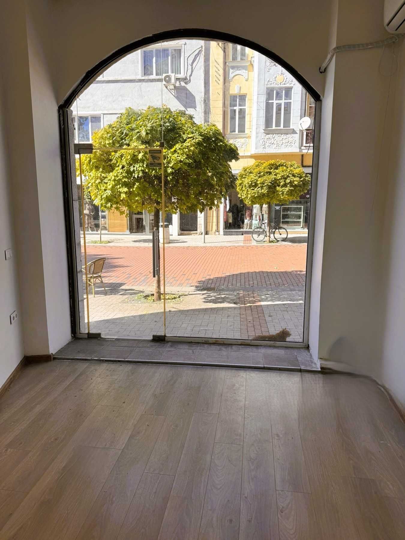 Дава се под наем Магазин в Варна, Център - 18 кв.м за 1275 € - Снимка #1