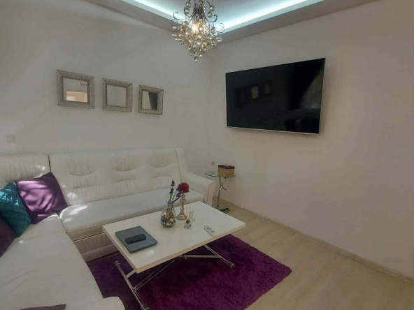 Дава се под наем Тристаен апартамент в София, Център - 68 кв.м за 797.64 € - Снимка #1