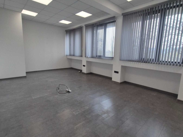 Дава се под наем Офис в Пловдив, Южен - 39 кв.м за 269.28 € - Снимка #1