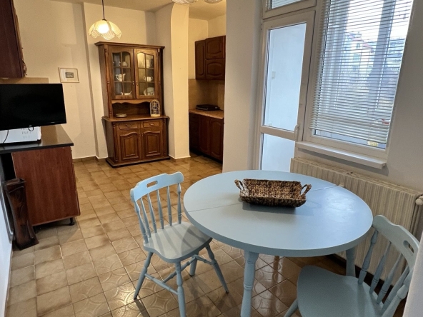 Дава се под наем Тристаен апартамент в София, Хиподрума - 100 кв.м за 612 € - Снимка #1