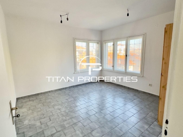 Дава се под наем Етаж от къща в Пловдив, Център - 100 кв.м за 448.8 € - Снимка #1