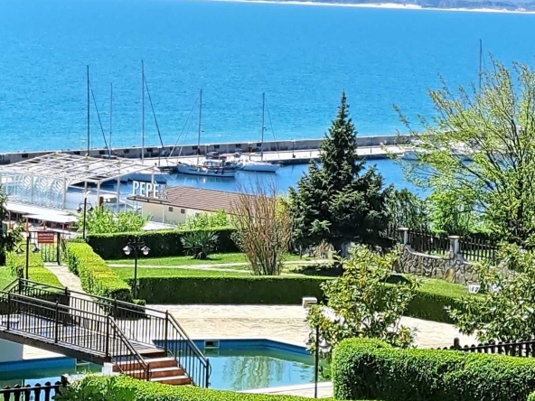 Дава се под наем Тристаен апартамент в Свети Влас - 80 кв.м за 348.84 € - Снимка #1