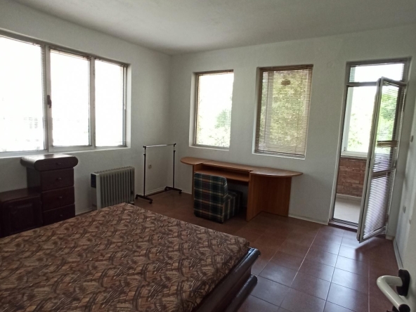 Дава се под наем Тристаен апартамент в Пловдив, Мараша - 100 кв.м за 408 € - Снимка #1