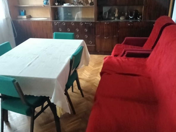 Дава се под наем Четиристаен апартамент в Разград, Варош - 120 кв.м за 398.82 € - Снимка #1