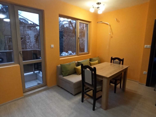 Дава се под наем Двустаен апартамент в Пловдив, Център - 50 кв.м за 375 € - Снимка #1