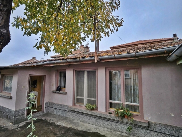 Етаж от къща в Плевен, Сторгозия - 83 кв.м за 891 €/кв.м - Снимка #1