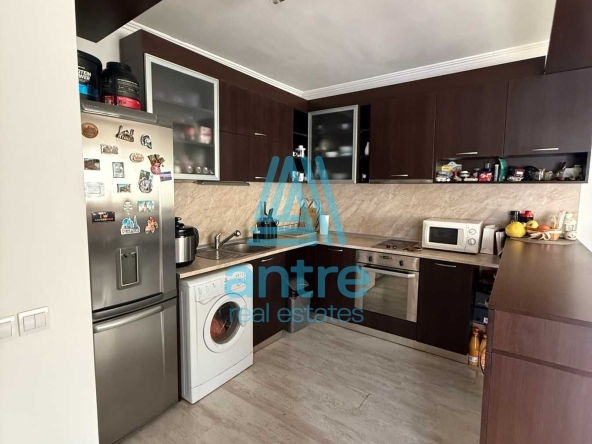 Дава се под наем Двустаен апартамент в София, Витоша - 80 кв.м за 548.25 € - Снимка #1