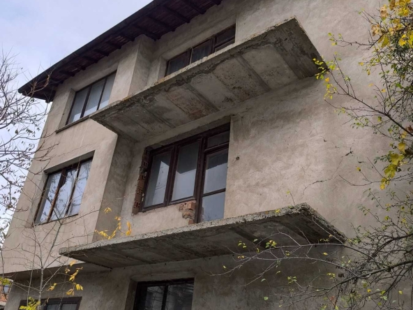 Къща в Перник, Нов Драгановец - 258 кв.м за 324 €/кв.м - Снимка #1