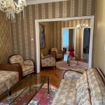 Дава се под наем Тристаен апартамент в София, Център - 100 кв.м за 847.62 € - Снимка #1