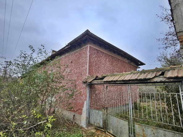 Къща в с. Тученица, Област Плевен - 74 кв.м за 200 €/кв.м - Снимка #1