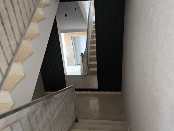 Тристаен апартамент в София, Студентски град - 102 кв.м за 1150 €/кв.м - Снимка #1