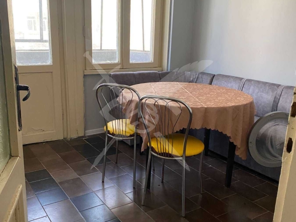 Дава се под наем Тристаен апартамент в Пловдив, Център - 70 кв.м за 398.82 € - Снимка #1