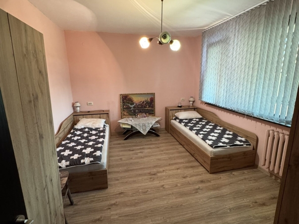 Дава се под наем Двустаен апартамент в Враца, Квартал 103 - 80 кв.м за 648.21 € - Снимка #1