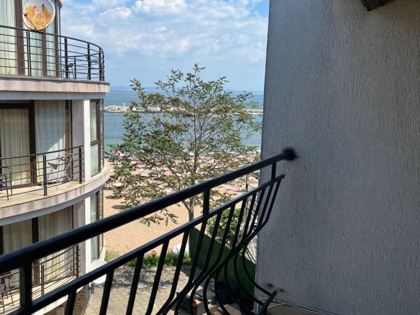 Дава се под наем Двустаен апартамент в Черноморец - 42 кв.м за 1993.59 € - Снимка #1
