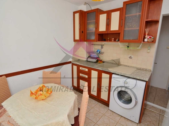 Дава се под наем Тристаен апартамент в Варна, Левски - 70 кв.м за 500 € - Снимка #1