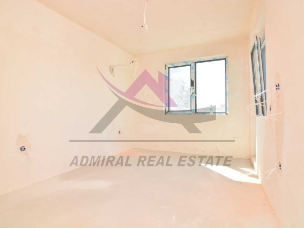 Тристаен апартамент в Варна, Левски - 155 кв.м за 1549 €/кв.м - Снимка #1