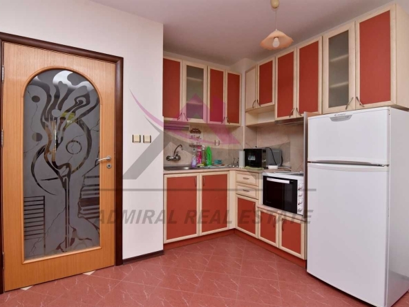 Дава се под наем Тристаен апартамент в Варна, Базар Левски - 100 кв.м за 600 € - Снимка #1