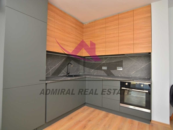 Дава се под наем Тристаен апартамент в Варна, Изгрев - 80 кв.м за 650 € - Снимка #1