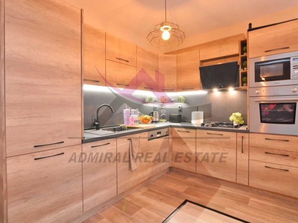 Тристаен апартамент в Варна, Възраждане 1 - 135 кв.м за 1912 €/кв.м - Снимка #1