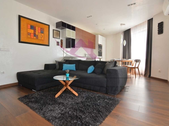 Дава се под наем Двустаен апартамент в Варна, Център - 85 кв.м за 1500 € - Снимка #1