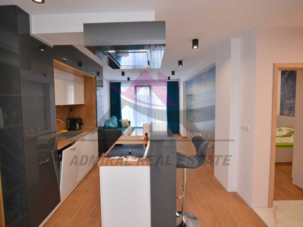 Дава се под наем Тристаен апартамент в Варна, Бриз - 85 кв.м за 550 € - Снимка #1