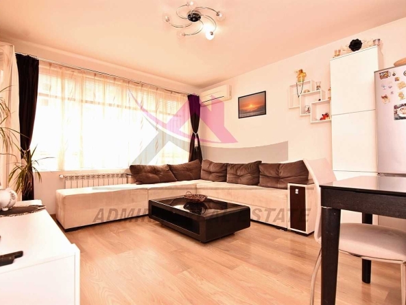 Дава се под наем Тристаен апартамент в Варна, Възраждане 1 - 100 кв.м за 750 € - Снимка #1