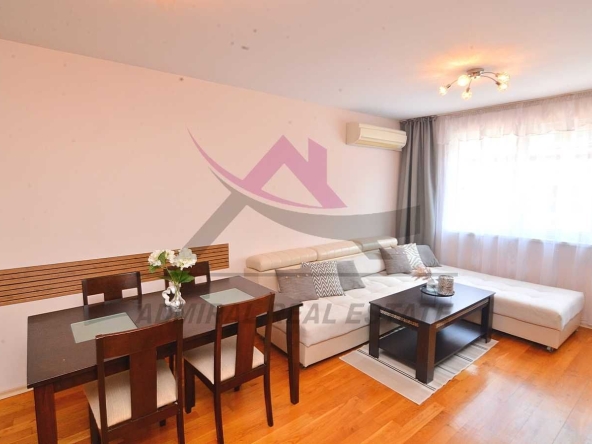 Дава се под наем Двустаен апартамент в Варна, Цветен квартал - 63 кв.м за 550 € - Снимка #1