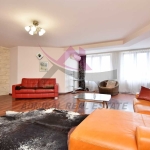 Дава се под наем Многостаен апартамент в Варна, Гръцка махала - 160 кв.м за 1100 € - Снимка #1