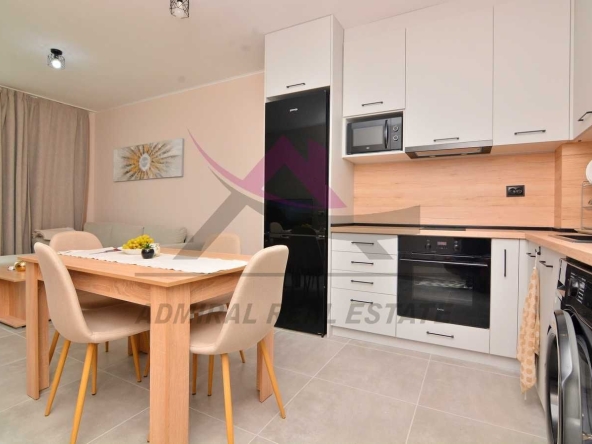 Дава се под наем Двустаен апартамент в Варна, м-т Траката - 56 кв.м за 600 € - Снимка #1