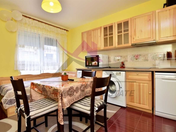 Дава се под наем Двустаен апартамент в Варна, м-т Акчелар - 42 кв.м за 371 € - Снимка #1