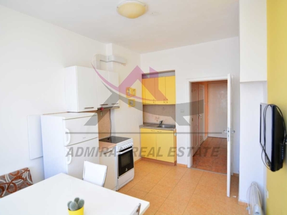 Дава се под наем Тристаен апартамент в Варна, Център - 85 кв.м за 511 € - Снимка #1