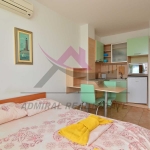 Дава се под наем Едностаен апартамент в к.к. Св.Св. Константин и Елена - 35 кв.м за 409 € - Снимка #1