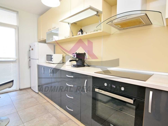 Дава се под наем Четиристаен апартамент в Варна, Център - 78 кв.м за 750 € - Снимка #1