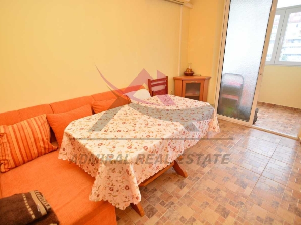 Дава се под наем Тристаен апартамент в Варна, Лятно кино Тракия - 80 кв.м за 613 € - Снимка #1