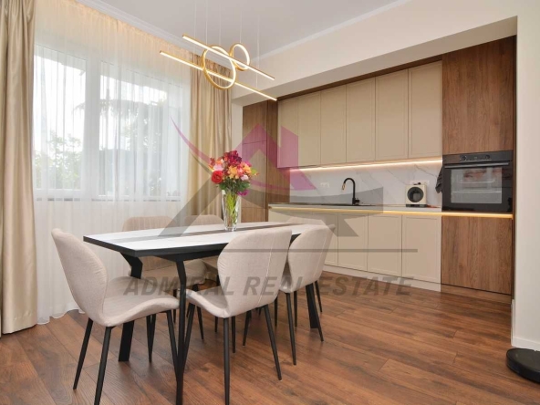 Тристаен апартамент в Варна, Базар Левски - 102 кв.м за 2500 €/кв.м - Снимка #1