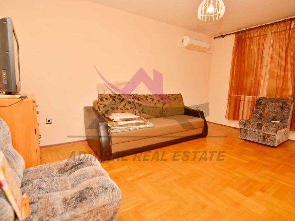 Дава се под наем Тристаен апартамент в Варна, Аспарухово - 70 кв.м за 250 € - Снимка #1