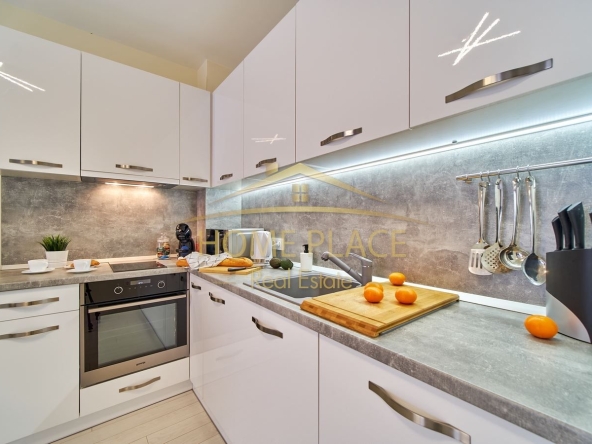 Дава се под наем Двустаен апартамент в Варна, Център - 65 кв.м за 918 € - Снимка #1