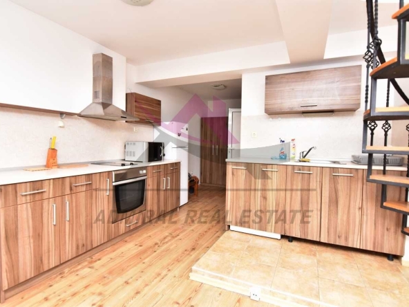 Дава се под наем Мезонет в Варна, Център - 125 кв.м за 997.05 € - Снимка #1