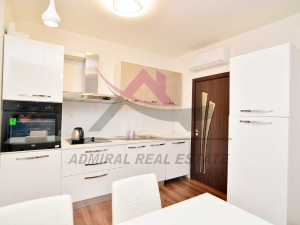 Дава се под наем Тристаен апартамент в Варна, Център - 107 кв.м за 1000 € - Снимка #1