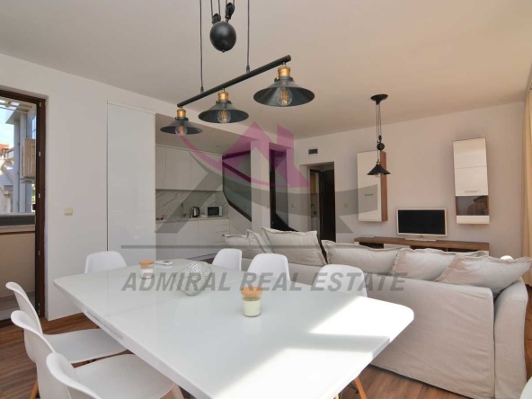 Дава се под наем Мезонет в Варна, Гръцка махала - 120 кв.м за 1400 € - Снимка #1