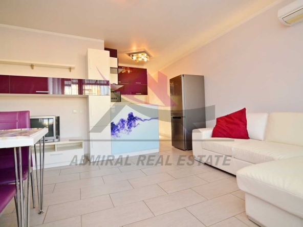 Двустаен апартамент в Варна, Колхозен пазар - 85 кв.м за 1648 €/кв.м - Снимка #1