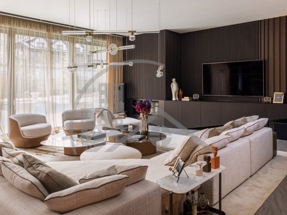 Тристаен апартамент в Варна, Базар Левски - 96 кв.м за 2297 €/кв.м - Снимка #1