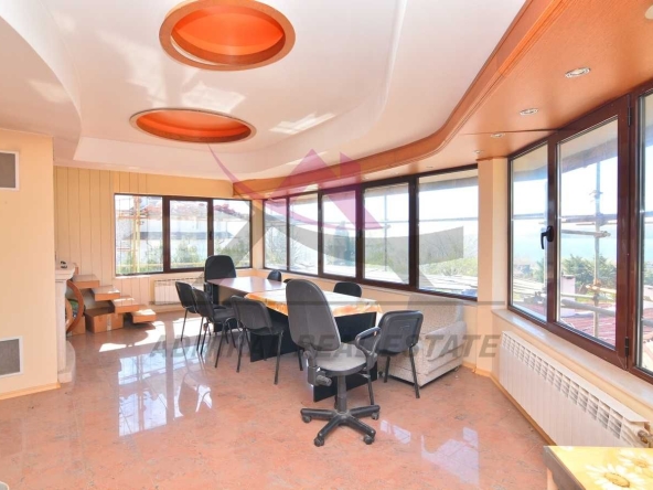 Дава се под наем Къща в Варна, Бриз - 287 кв.м за 3000 € - Снимка #1