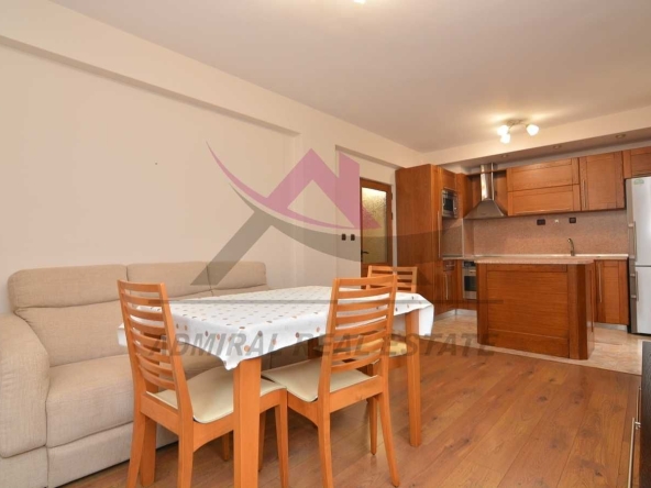 Дава се под наем Тристаен апартамент в Варна, Базар Левски - 100 кв.м за 850 € - Снимка #1