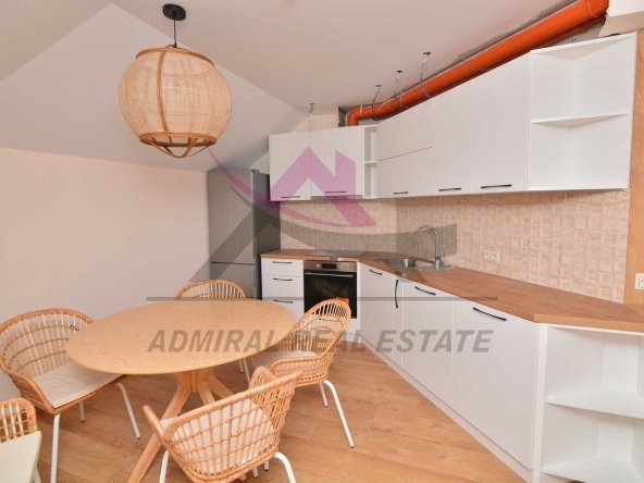 Дава се под наем Тристаен апартамент в Варна, Аспарухово - 230 кв.м за 1300 € - Снимка #1