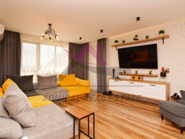 Четиристаен апартамент в Варна, Изгрев - 154 кв.м за 2013 €/кв.м - Снимка #1