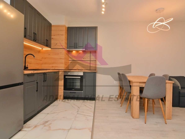 Дава се под наем Тристаен апартамент в Варна, Победа - 100 кв.м за 900 € - Снимка #1