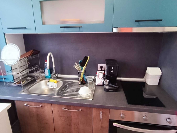 Дава се под наем Тристаен апартамент в Перник, Център - 100 кв.м за 306 € - Снимка #1