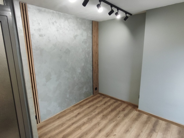 Дава се под наем Магазин в Стара Загора, Център - 10 кв.м за 153 € - Снимка #1